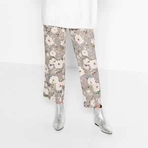 Zara Grey Floral Print Cropped Pants Sz XS